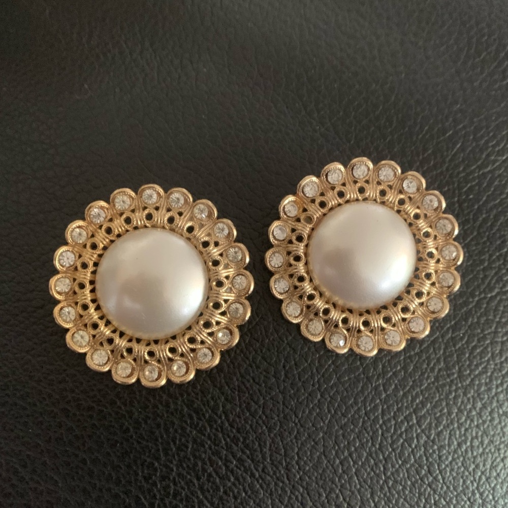 Vintage Pearl Clip on earring with gold accents
